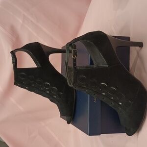 Adrienne Vittadini "Grin" Black Heels Size 9.5